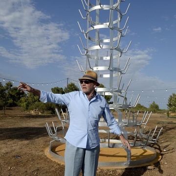 Carlos Pazos a la vinya dels artistes  pobla de cervoles juliol