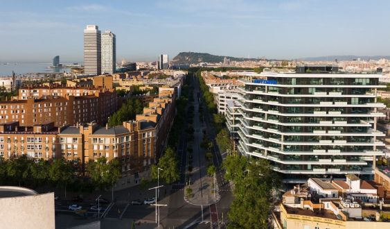 Sede NTT Data desde Avenida Icària