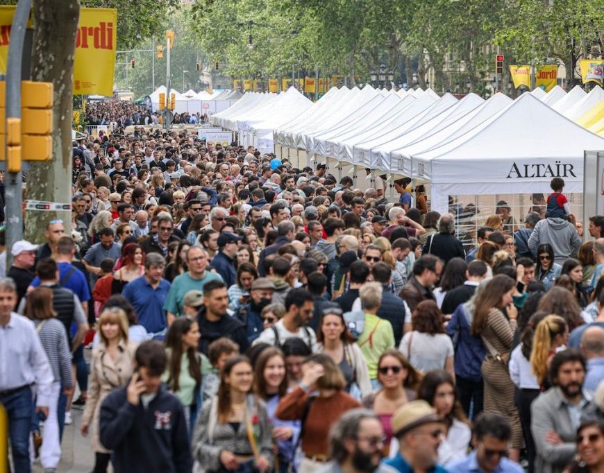Passeig de Gràcia Sant Jordi 2023 - Jorid Borràs ACN