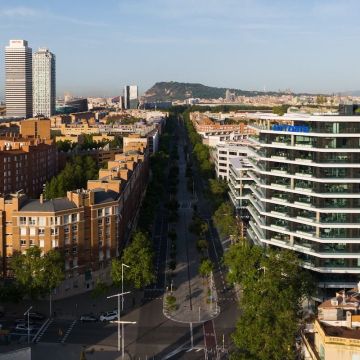 Sede NTT Data desde Avenida Icària