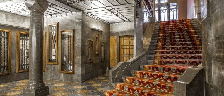Escalera principal del Palau Güell, uno de los edificios abiertos con motivo de la Diada