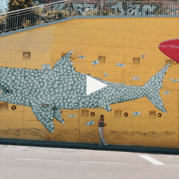 mural tiburon en el carmel barcelona