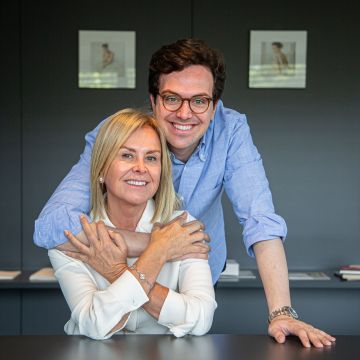 La diseñadora y empresaria Rosa Clará con su hijo Dani Clará, también propietario y directivo a la empresa familiar © Àngel Bravo