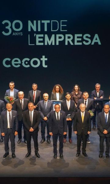 Guardonats i representants d'entitats a la 30 Nit de l'Empresa de Cecot