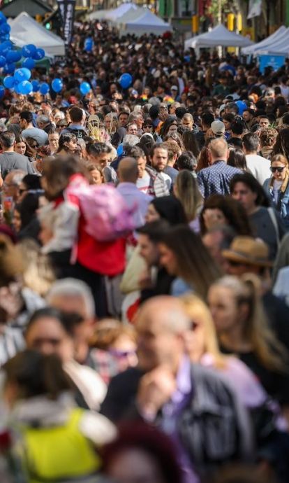 Carrers de Barcelona a Sant Jordi, per Jordi Borràs (ACN