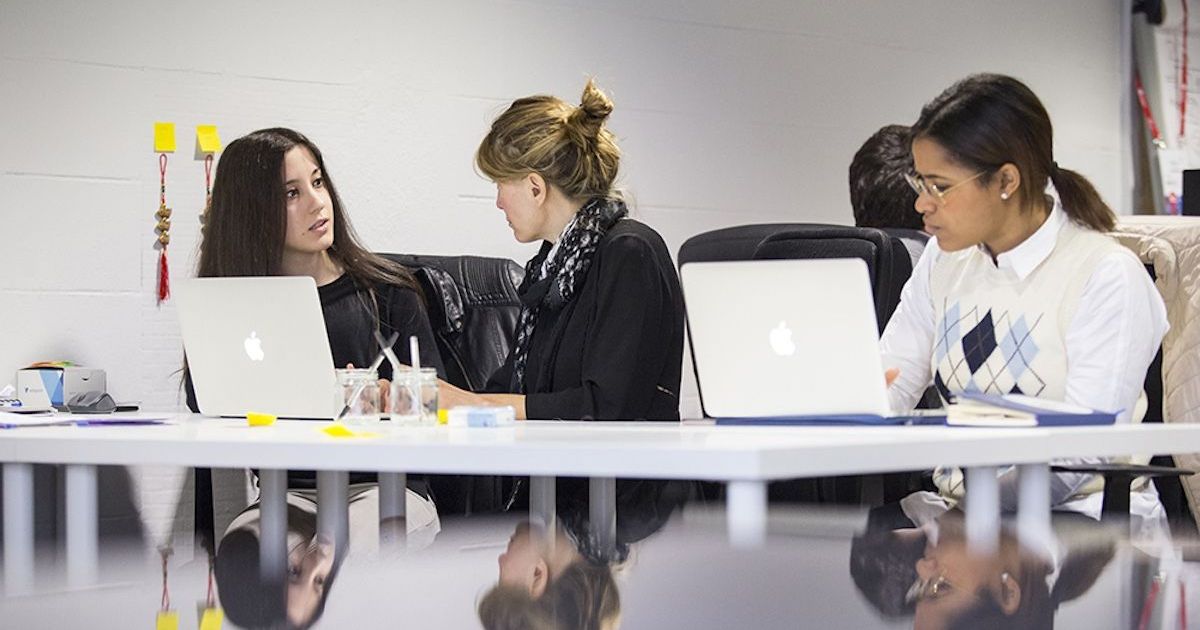 Emprenedoras trabajando desde Barcelona Activa. Emprenedoras trabajando desde Barcelona Activa.
