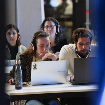 Programadores en una hackathon de Talent Arena