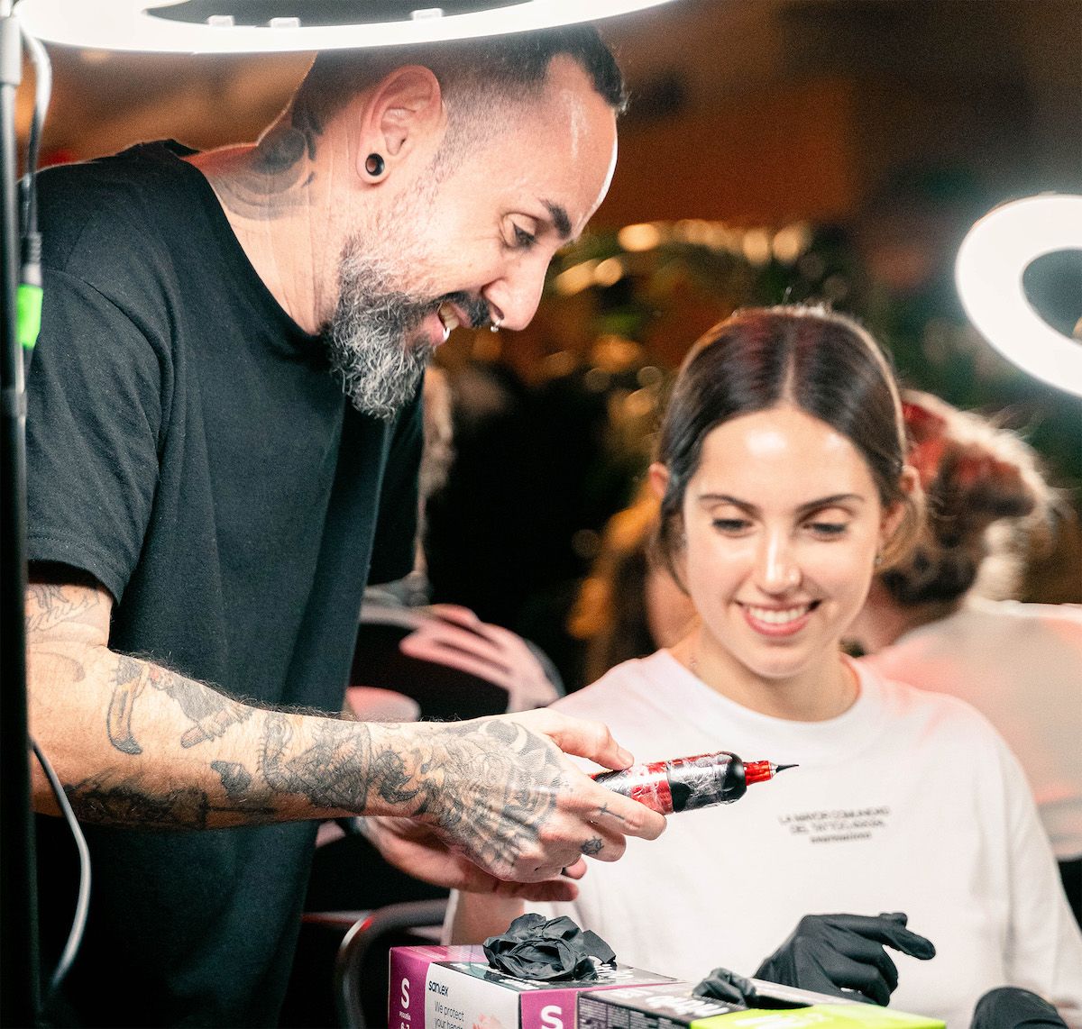 Aprender a tatuar con una estructura real. © Tatoox