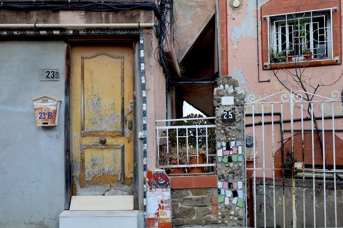 Casas en el barrio de Sant Genís (c) Anna Badia