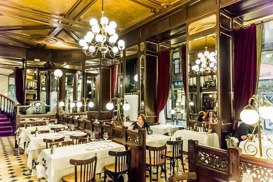 Interior de El Gran Café, en Barcelona