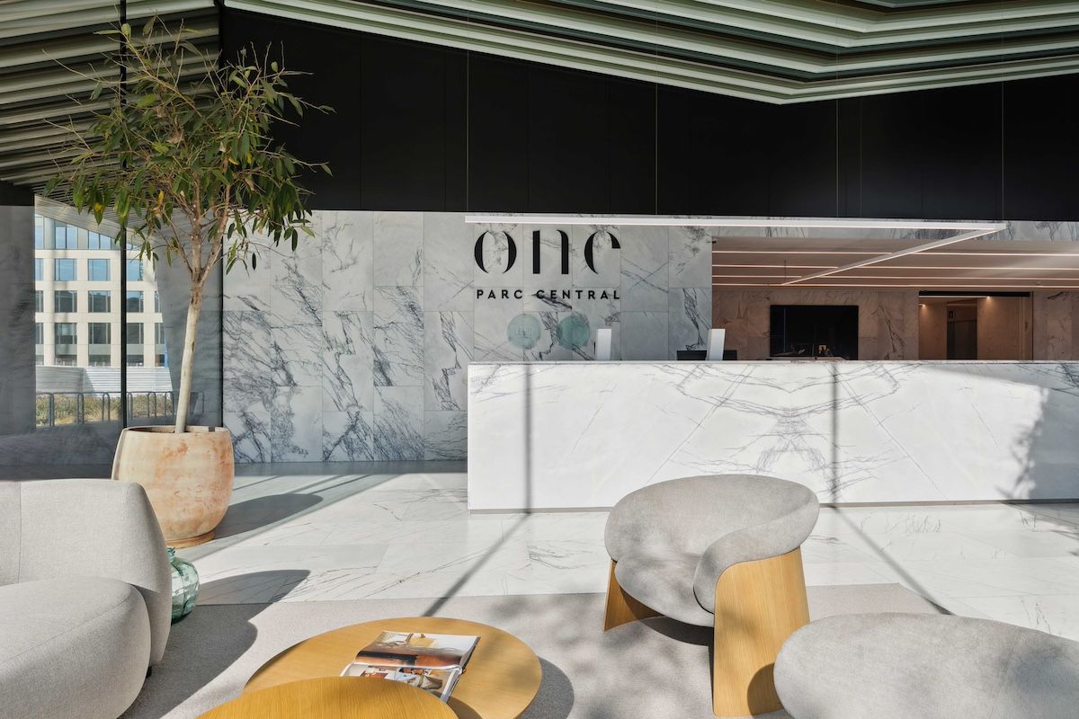 Recepción del One Parc Central, que a partir del año que viene acogera el Hub Digital de la compañía aérea. © Savills