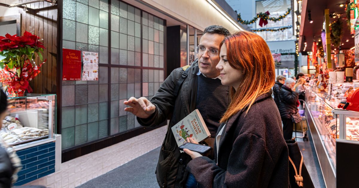 Teodor de Mas, autor de 'El arte de hacer dinero' y 'El arte de gastar dinero', en el Mercat de Sant Antoni © Àngel Bravo