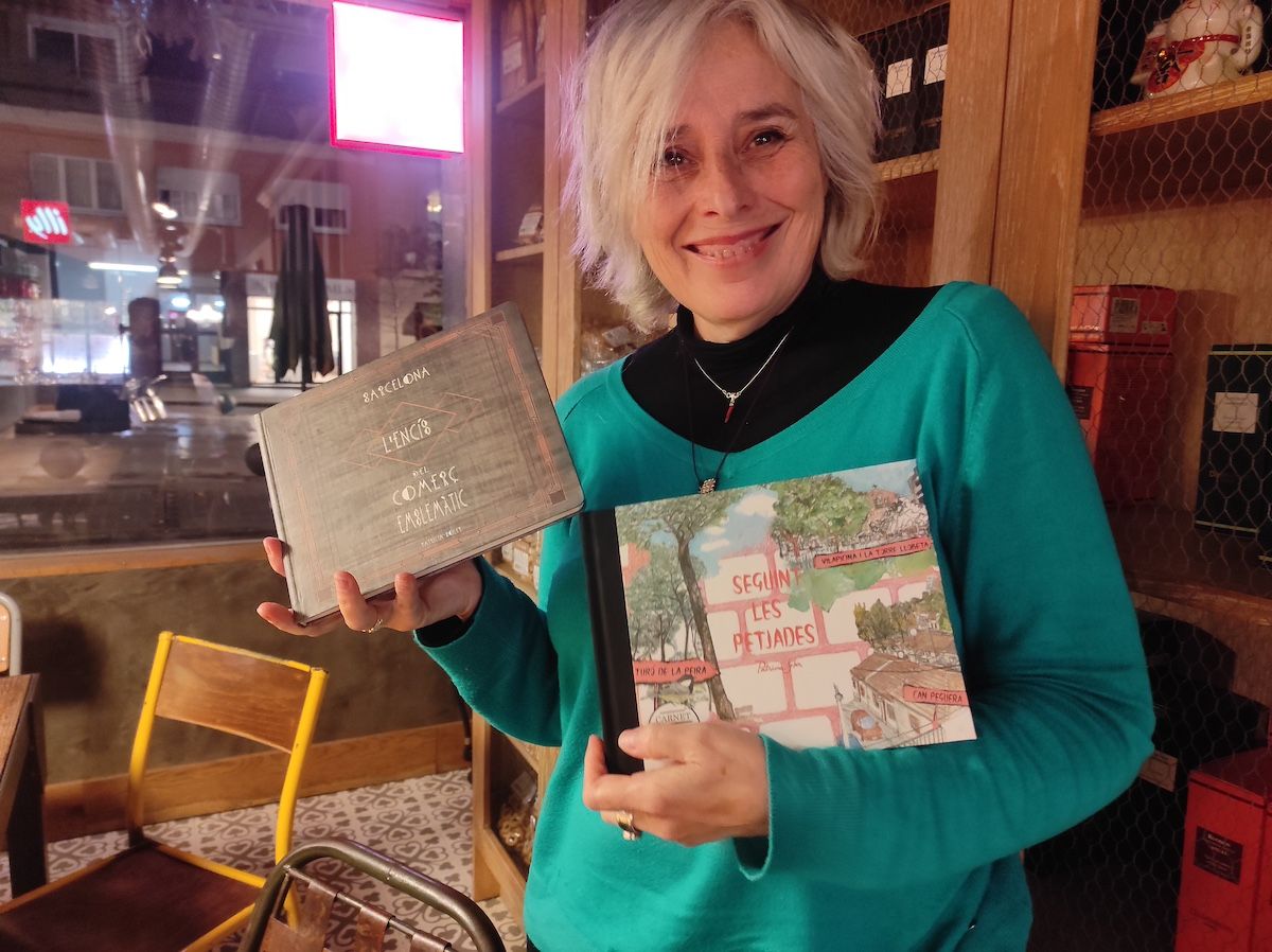 Patricia con algunos de sus libros de ilustraciones. © Carme Escales