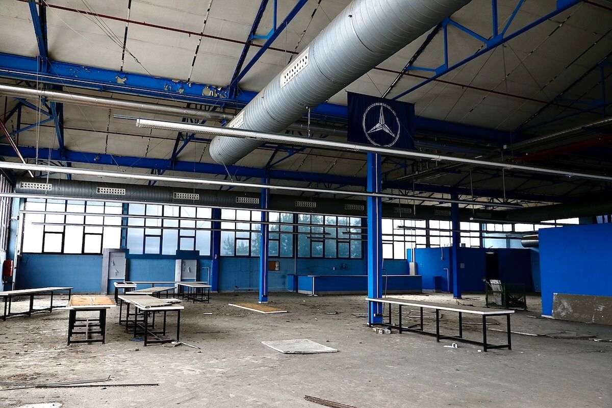 Interior de la antigua fábrica Mercedes-Benz de Barcelona