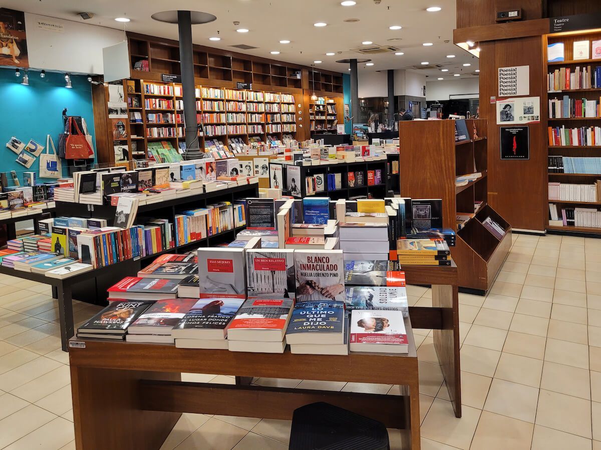 Interior librería Alibri