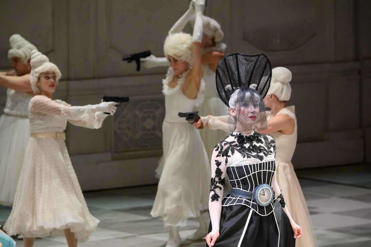 Instante de 'La Cenerentola' de Rossini en el Liceu, con una cautivadora puesta en escena de Emma Dante. ©A.Bofill
