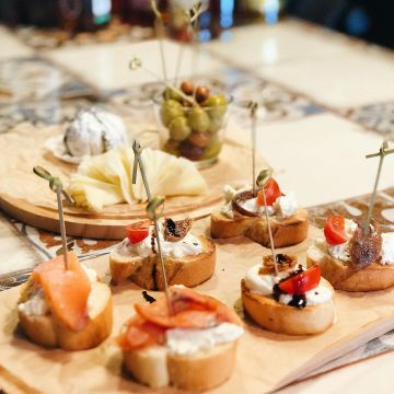 Gairebé el 98% de les persones que visiten Euskadi visiten bars de pintxos © Pexels - Ana Galimova