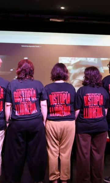 "Combat la distopia, tria la llibreria" es el lema de la nueva campaña del Gremi de Llibreters de Catalunya "Combat la distopia, tria la llibreria" es el lema de la nueva campaña del Gremi de Llibreters de Catalunya