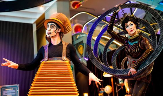 El Cirque du Soleil a Casa Cupra Raval