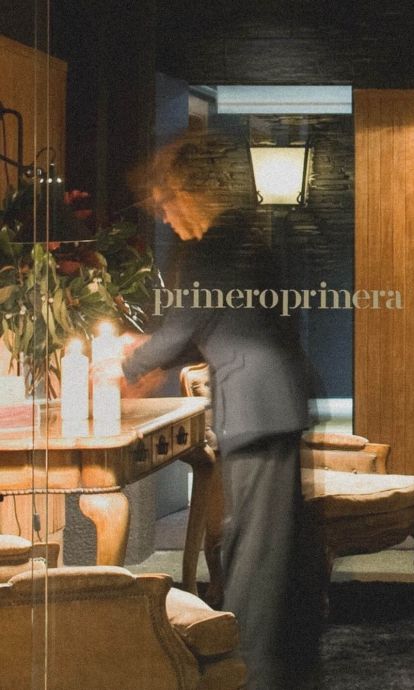 El nombre Primero Primera proviene del primer piso, primera puerta, dirección que todavía hoy define el hotel. El nombre Primero Primera proviene del primer piso, primera puerta, dirección que todavía hoy define el hotel.