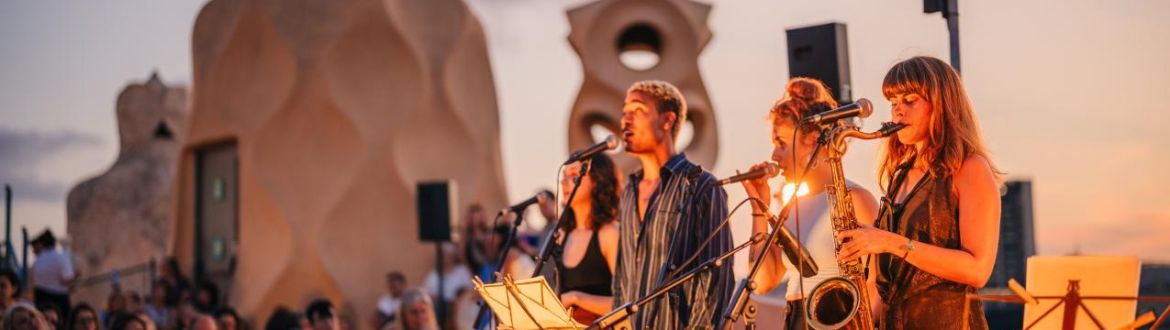 El festival Talents Jazz a la Pedrera es una de las propuestas al aire libre míticas del verano El festival Talents Jazz a la Pedrera es una de las propuestas al aire libre míticas del verano