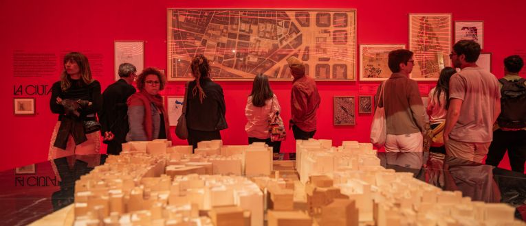 La muestra 'Seny i Rauxa. Noticia de la arquitectura catalana'  en el DHUB