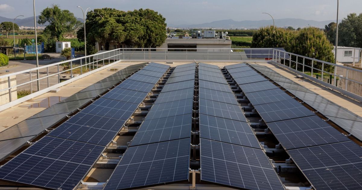La producción solar fotovoltaica es un proyecto clave para la autosuficiencia energética