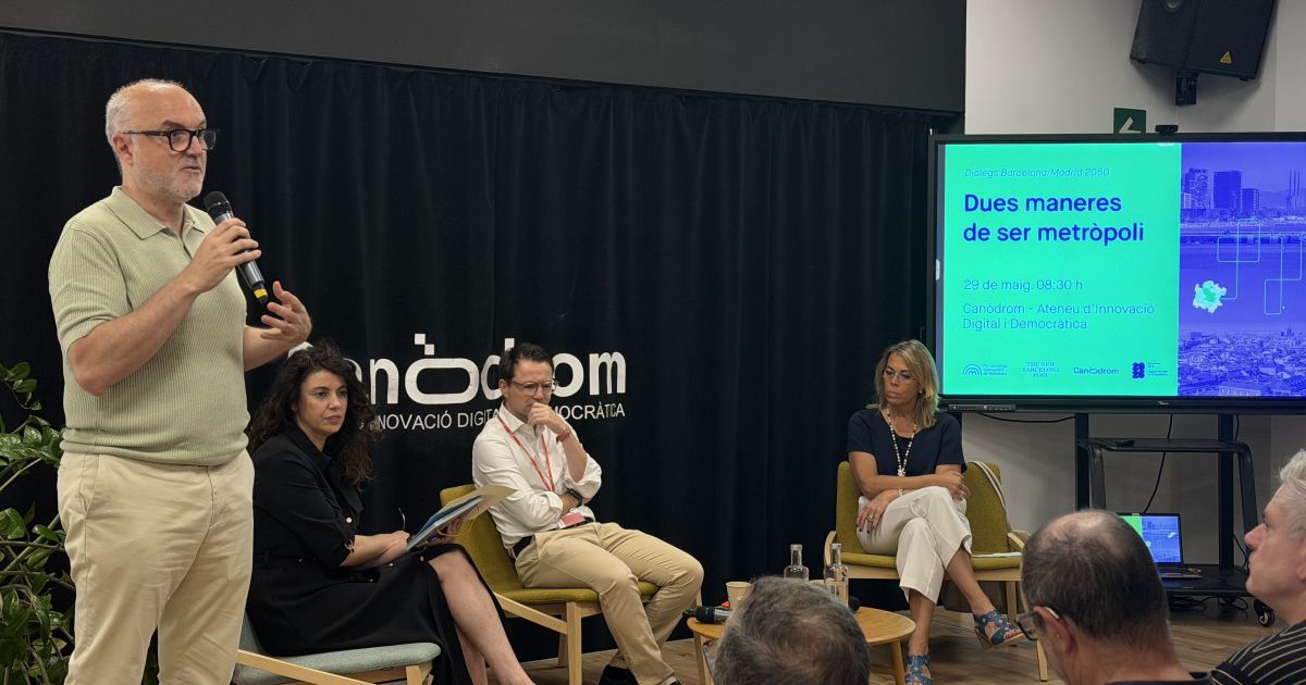 Oriol Estela at the PEMB conference, with Xavier Mariño and Myriam Peón Oriol Estela at the PEMB conference, with Xavier Mariño and Myriam Peón