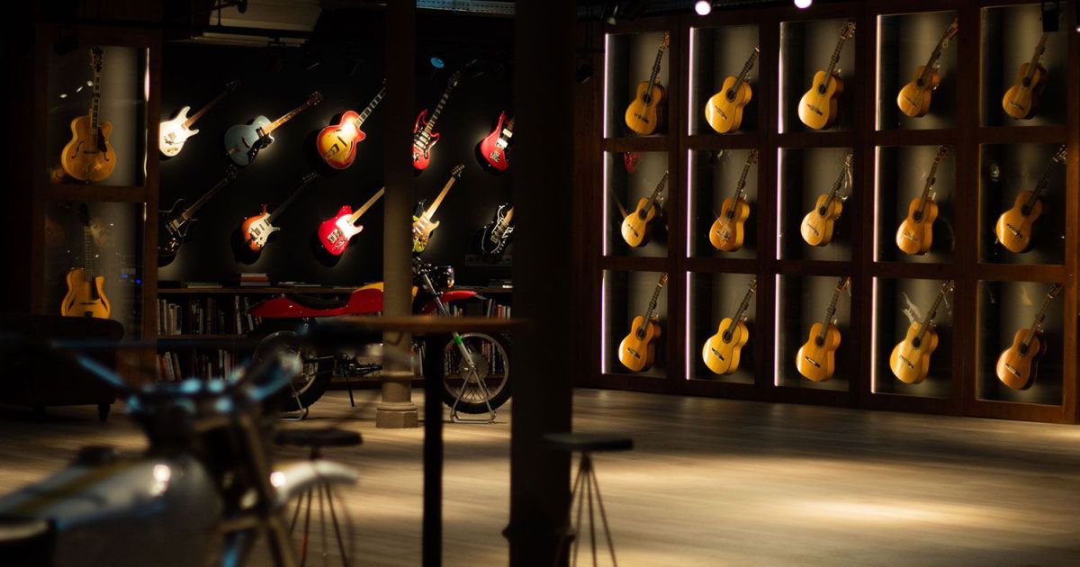 Guitarras y motos en Aclam museo