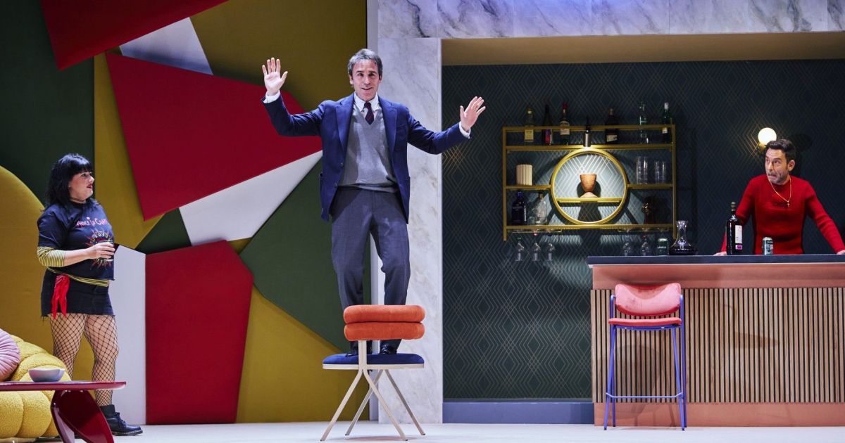 Escena de l'obra "La promesa", amb un Eduardo Lloveras hilarant Escena de l'obra "La promesa", amb un Eduardo Lloveras hilarant