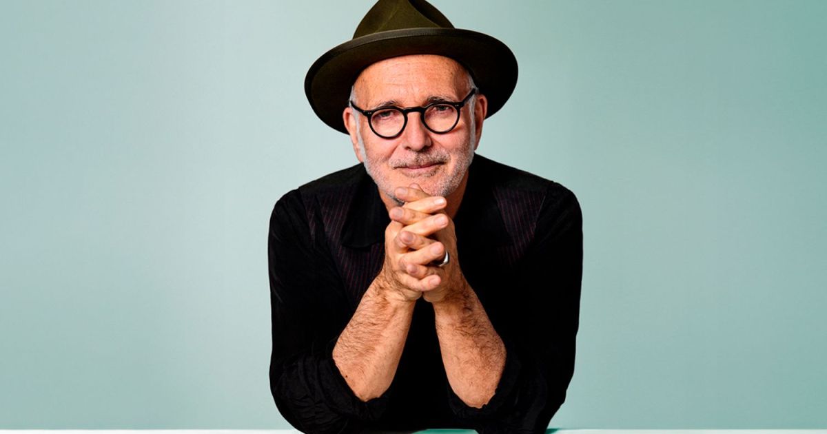Ludovico Einaudi arriba al Palau Sant Jordi, en companyia del seu fill