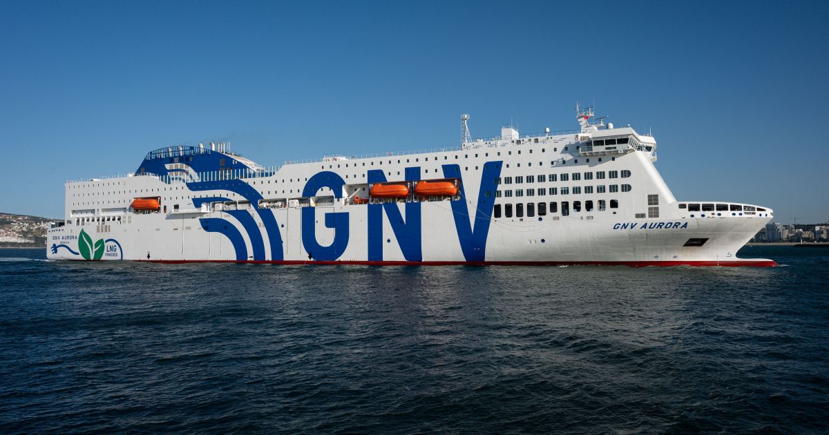 El nou ferri de la filial del grup MSC en una de les seves primeres navegacions de prova. © GNV Traghetti