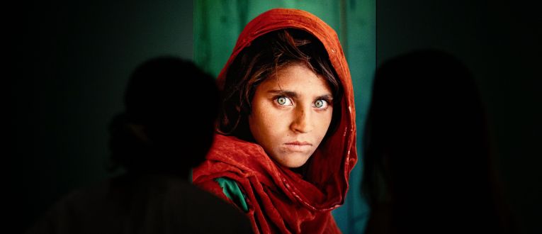 La niña afgana, de Steve McCurry, en la exposición del Palau Martorell La niña afgana, de Steve McCurry, en la exposición del Palau Martorell