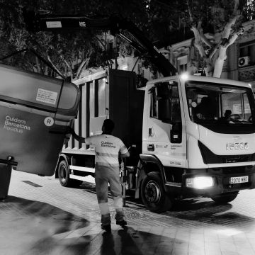Servicio de recogida de residuos en Ciutat Vella. ©  Josbel A. Tinoco