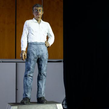 Las esculturas de Stephan Balkenhol en el auditorio del Cercle d'Economia Las esculturas de Stephan Balkenhol en el auditorio del Cercle d'Economia