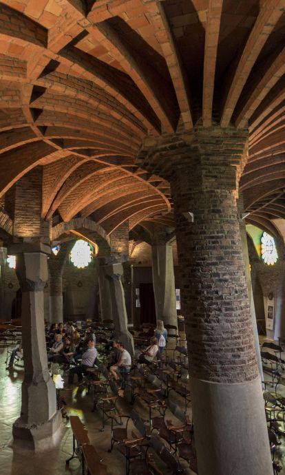 Interior de la Cripta Gaudí de la Colonia Güell. © Diputació de Barcelona Interior de la Cripta Gaudí de la Colonia Güell. © Diputació de Barcelona