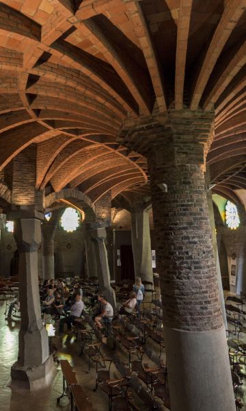 Interior de la Cripta Gaudí de la Colonia Güell. © Diputació de Barcelona Interior de la Cripta Gaudí de la Colonia Güell. © Diputació de Barcelona