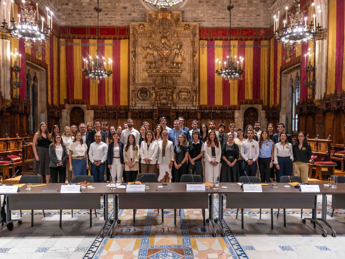 Foto de grup a la presentació al Saló de Cent Foto de grup a la presentació al Saló de Cent