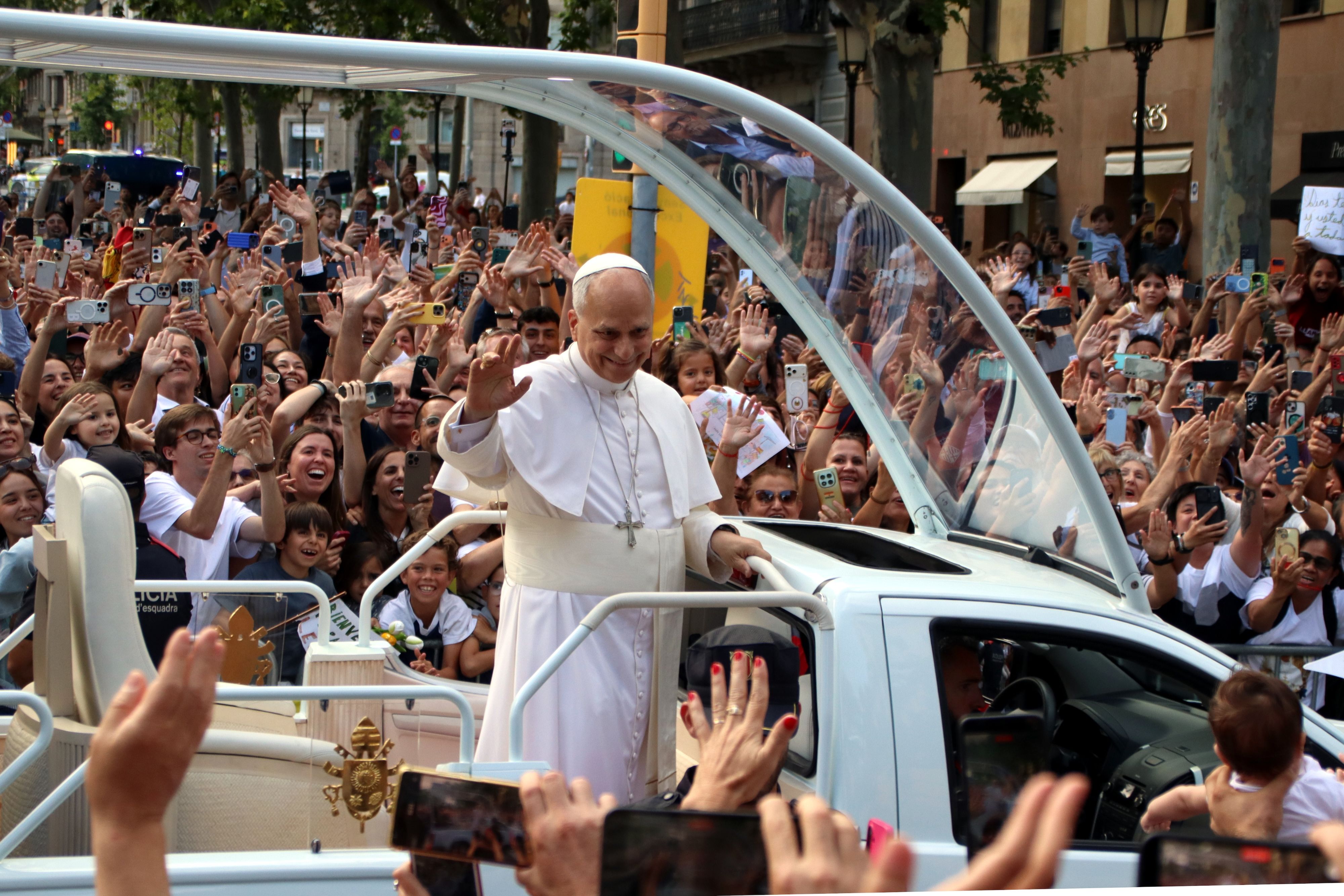 El Papa Lleó al papamòbil. © Oriol Escudé . ACN El Papa Lleó al papamòbil. © Oriol Escudé . ACN