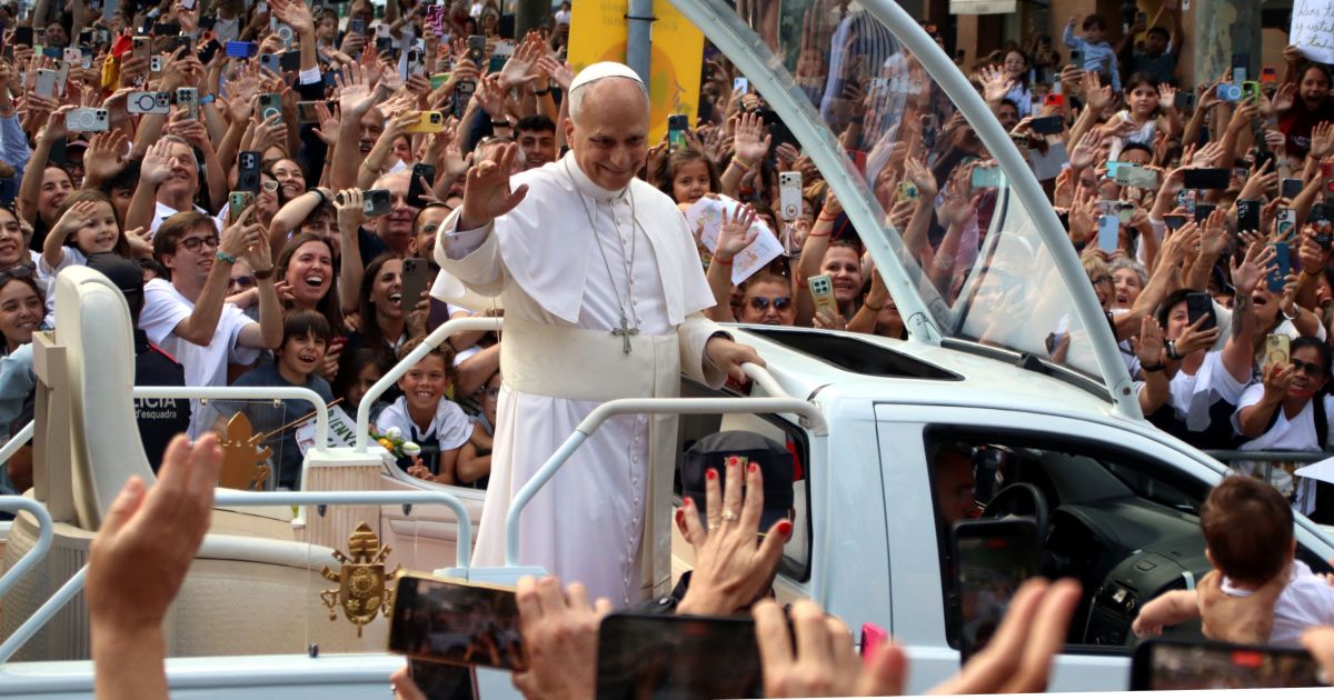 El Papa Lleó al papamòbil. © Oriol Escudé . ACN El Papa Lleó al papamòbil. © Oriol Escudé . ACN