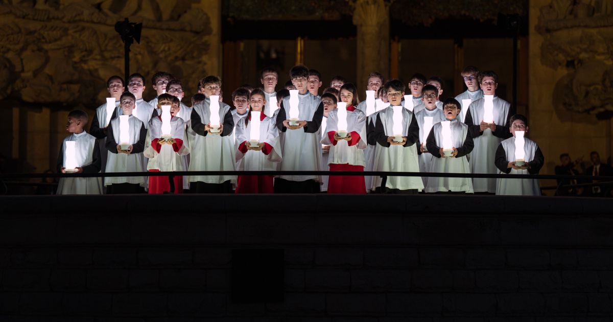 Escolanets de Montserrat davant la Sagrada Família. © Marc Font / ACN Escolanets de Montserrat davant la Sagrada Família. © Marc Font / ACN