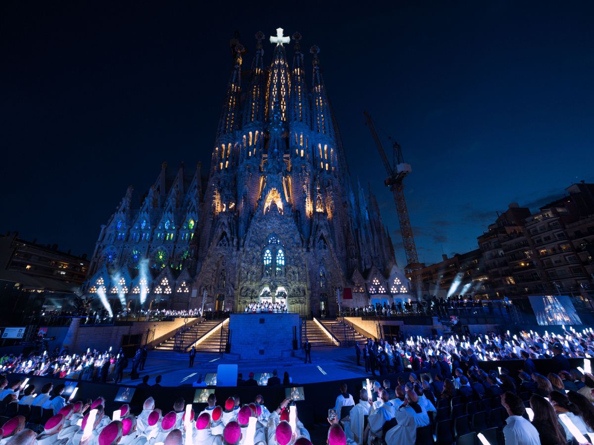 La Sagrada Família il·luminada. © Marc Font . ACN La Sagrada Família il·luminada. © Marc Font . ACN