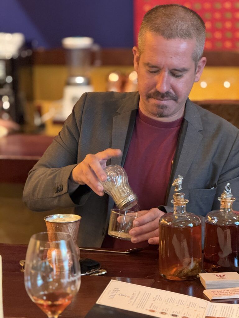 Lluís Lins, bartender de La Llibreria Cocktails Lluís Lins, bartender de La Llibreria Cocktails