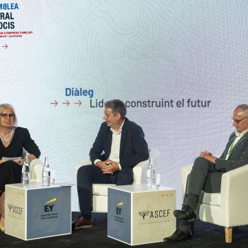 Rosa Tous, presidenta de la ASCEF y vicepresidenta corporativa de Tous; Eloi Planes, presidente ejecutivo de Fluidra; y Marc Puig, chairman de Puig. © ASCEF Rosa Tous, presidenta de la ASCEF y vicepresidenta corporativa de Tous; Eloi Planes, presidente ejecutivo de Fluidra; y Marc Puig, chairman de Puig. © ASCEF