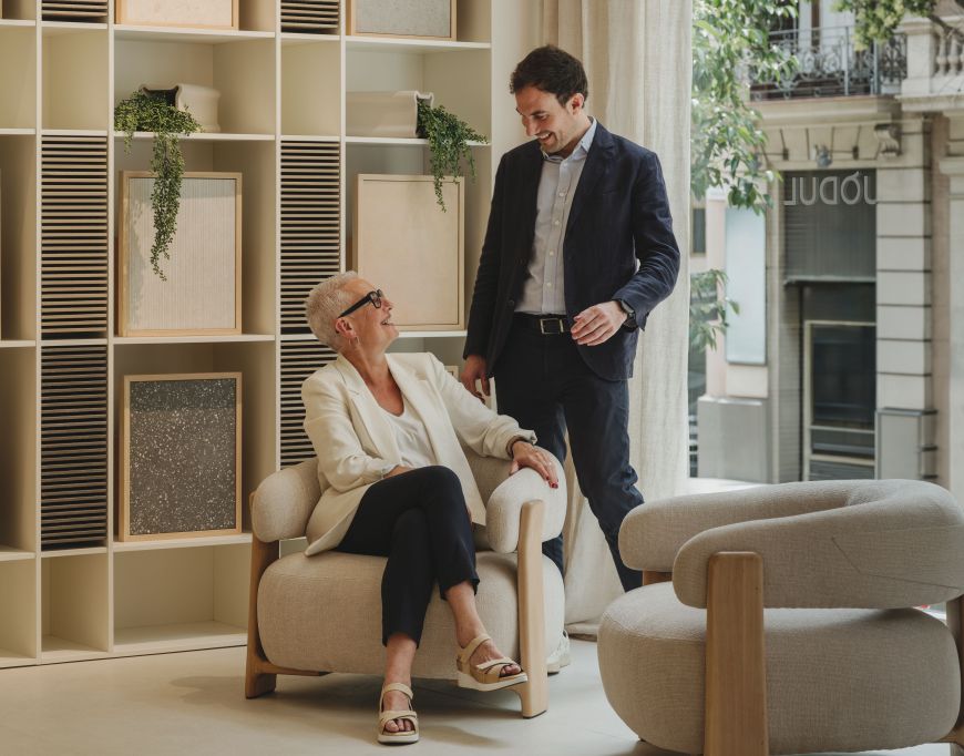 Dolors Barfull y Aman Cabanas, directivos de Jòdul, en el nuevo showroom de Barcelona