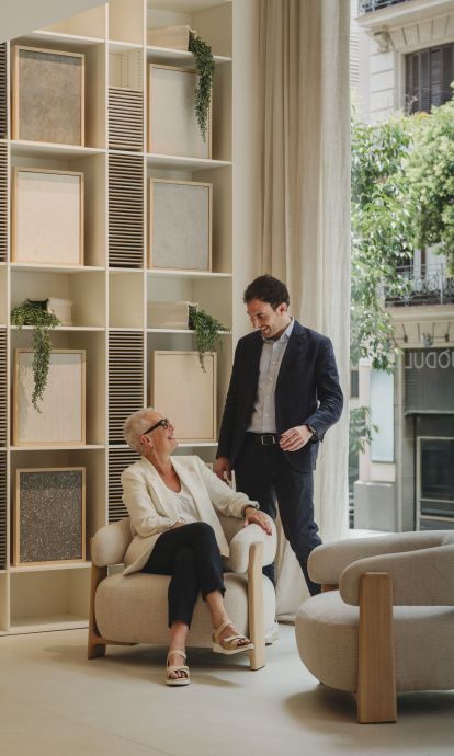 Dolors Barfull y Aman Cabanas, directivos de Jòdul, en el nuevo showroom de Barcelona