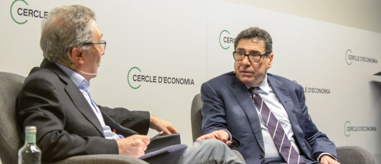 Philippe Aghion conversa con Xavier Vives, presidente del Consell Consultiu del Institut de Política Econòmica (IPI), tras su conferencia © Cercle d'Economia