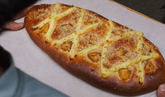 Una de las cocas de Sant Joan de Pa de Kilo, elaborada con masa de larga fermentación
