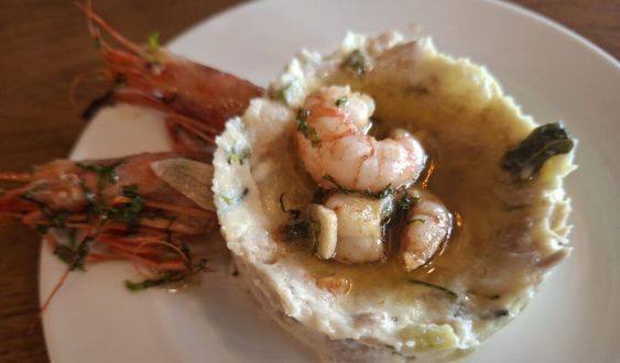 La ensaladilla rusa con gambas del Bar Alegría.