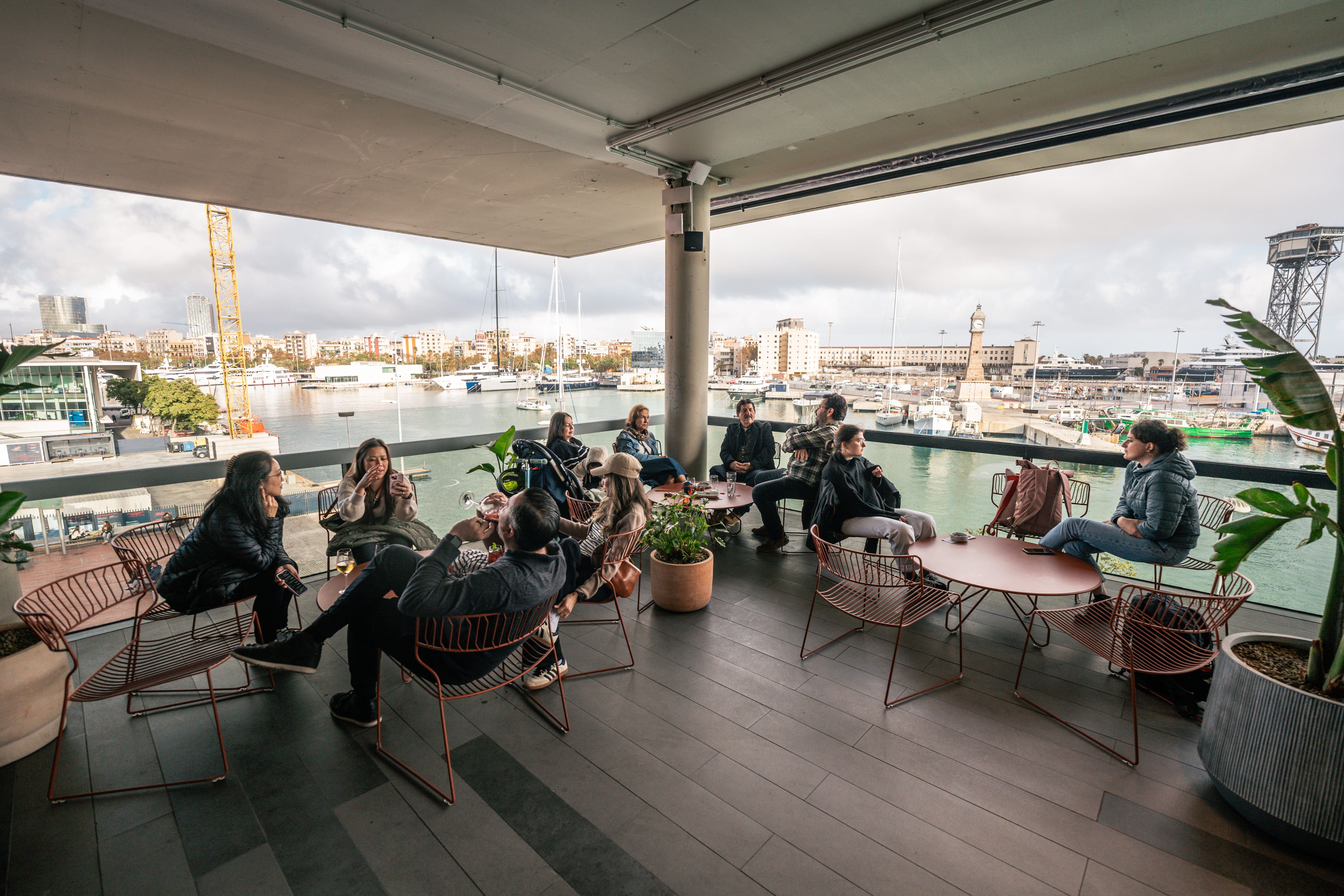 El Time Out Market Barcelona acull algunes de les Caffeine Raves organitzades per Caffeine Social Club.